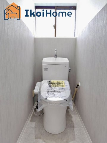 明石市朝霧東町１丁目　中古一戸建のトイレ|【ホームページに現地動画掲載中】●年中無休：当日予約可●ウォシュレット、暖房便座、脱臭機能も標準装備