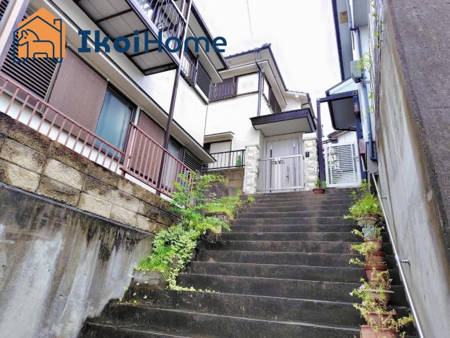 明石市朝霧東町１丁目　中古一戸建のエントランス|【ホームページに現地動画掲載中】●年中無休：当日予約可●平日や夜間もご案内可能。臨機応変に対応します