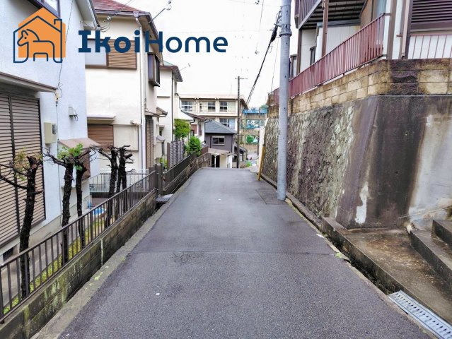 明石市朝霧東町１丁目　中古一戸建の前面道路含む現地写真|【ホームページに現地動画掲載中】●年中無休：当日予約可●朝霧幼稚園まで徒歩3分。朝霧公園まで徒歩8分