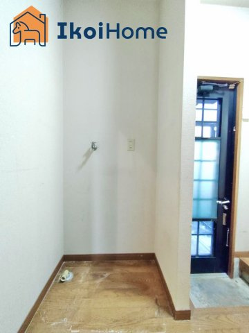 明石市魚住町住吉1丁目　中古の収納|●年中無休：当日予約可●勝手口横の洗濯機置き場です。