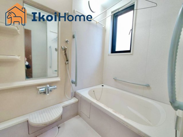 明石市魚住町住吉1丁目　中古の浴室|●年中無休：当日予約可●小窓ございますので通気・換気良好です。清潔な空間を保っていただけます。