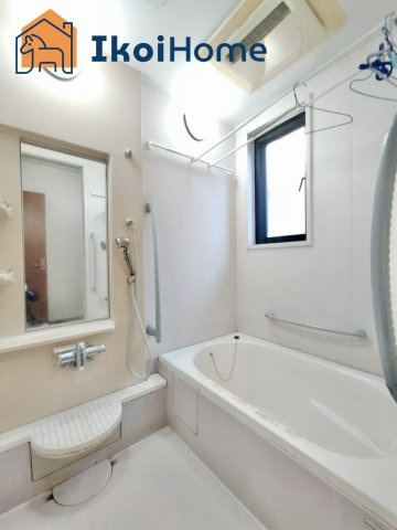 明石市魚住町住吉1丁目　中古の浴室|●年中無休：当日予約可●浴槽は広く足を伸ばして入ることができます。