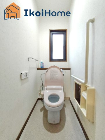 明石市魚住町住吉1丁目　中古のトイレ|●年中無休：当日予約可●1階・2階ウォッシュレット付のお手洗い。汚れが落ちやすく、節水タイプです