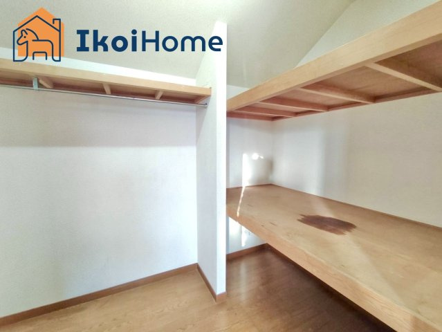 明石市魚住町住吉1丁目　中古の内装|●年中無休：当日予約可●収納が多く季節ものの家電も収納できます。ハンガーラックの設置も可能