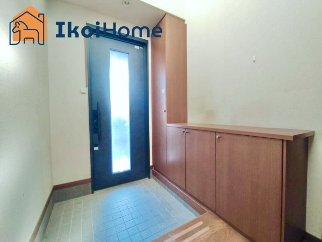 明石市魚住町住吉1丁目　中古の玄関|●年中無休：当日予約可●玄関には靴をたくさん収納できるシューズボックスが完備されています。