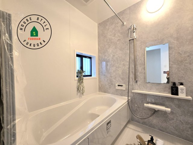 福岡市東区香住ケ丘5丁目第1-6棟（E号棟）の浴室|1日の疲れを癒してくれる広々バスルーム。雨の日のお洗濯にも大活躍な浴室乾燥機付です！