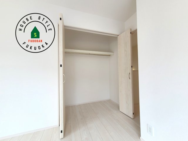 福岡市東区香住ケ丘5丁目第1-6棟（E号棟）の内観：施工例|洋服や大きな荷物が多い方や人数の多いご家族などは、一般的なクローゼットよりもウォークインクローゼットのほうが使い勝手が良いです。