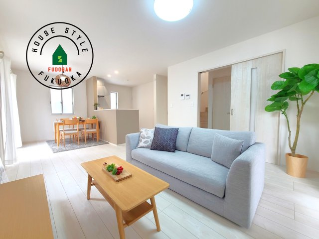 福岡市東区香住ケ丘5丁目第1-6棟（E号棟）の内観：施工例|多くの時間を過すことになるリビングだからこそ、いつも穏やかな空間・解放感が味わえ毎日が充実します。