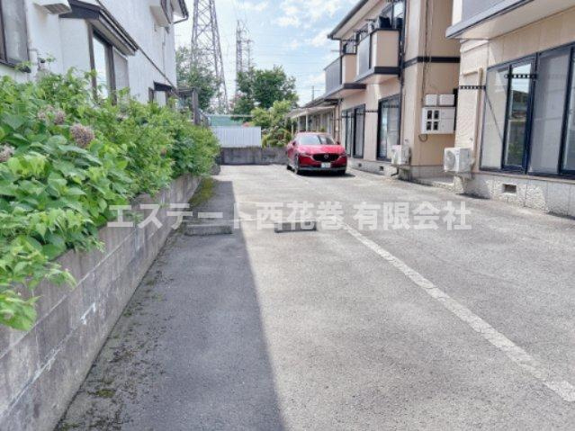 若葉サンデールの駐車場|2台駐車可能。縦列駐車