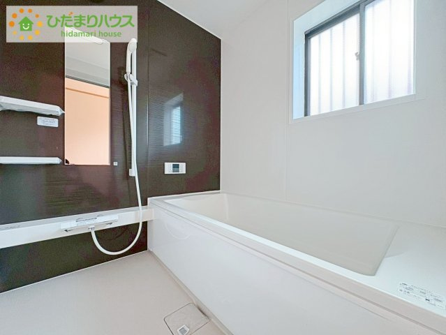 那珂市平野　中古戸建の浴室|今日も１日お疲れさまでした。広いお風呂で疲れを癒してください、、、♡