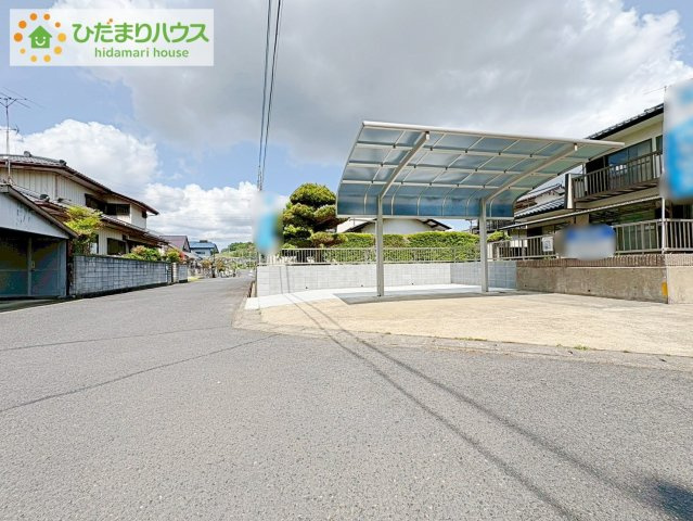 那珂市平野　中古戸建の駐車場|ゆったりとしたカースペースで、ファミリーカーや軽自動車もラクラク駐車出来ますね♪