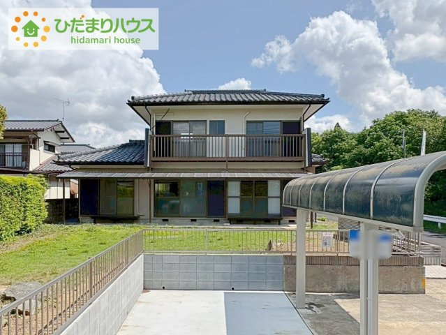 那珂市平野　中古戸建の外観|家族だんらんで、笑顔のたえない時間も増えそうな広々としたLDKが魅力です(^^)/窓も多くて明るい空間でくつろげます。