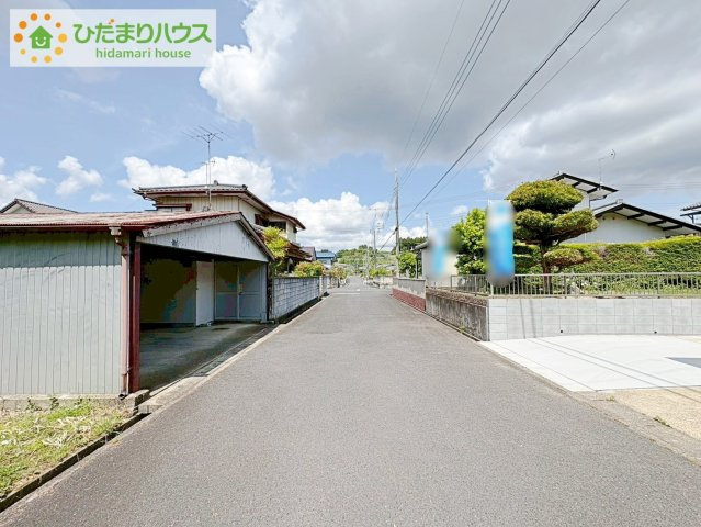 那珂市平野　中古戸建の前面道路含む現地写真|角地につき日当たり・風通し良好です☆