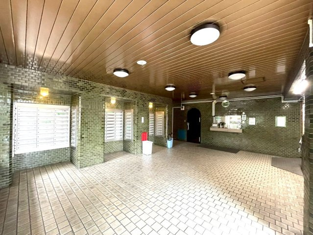 蓮根台ダイヤモンドマンションのエントランス|明るいエントランスです♪