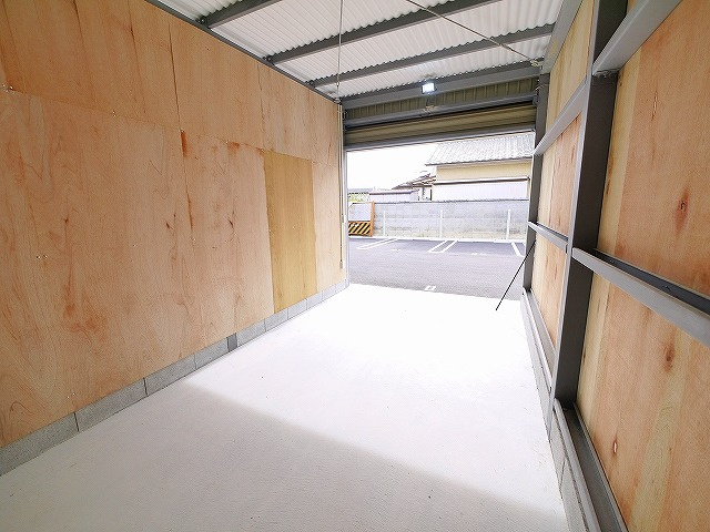 植平トランクルームの内装