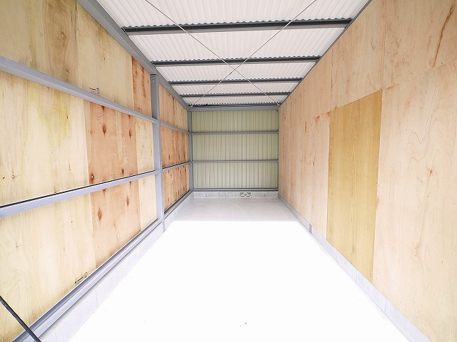 植平トランクルームの内装