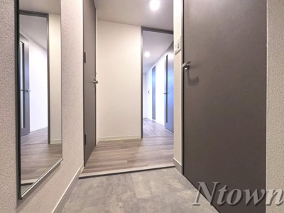 【玄関】 | プレサンス丸の内サージュ | 収納もある玄関です