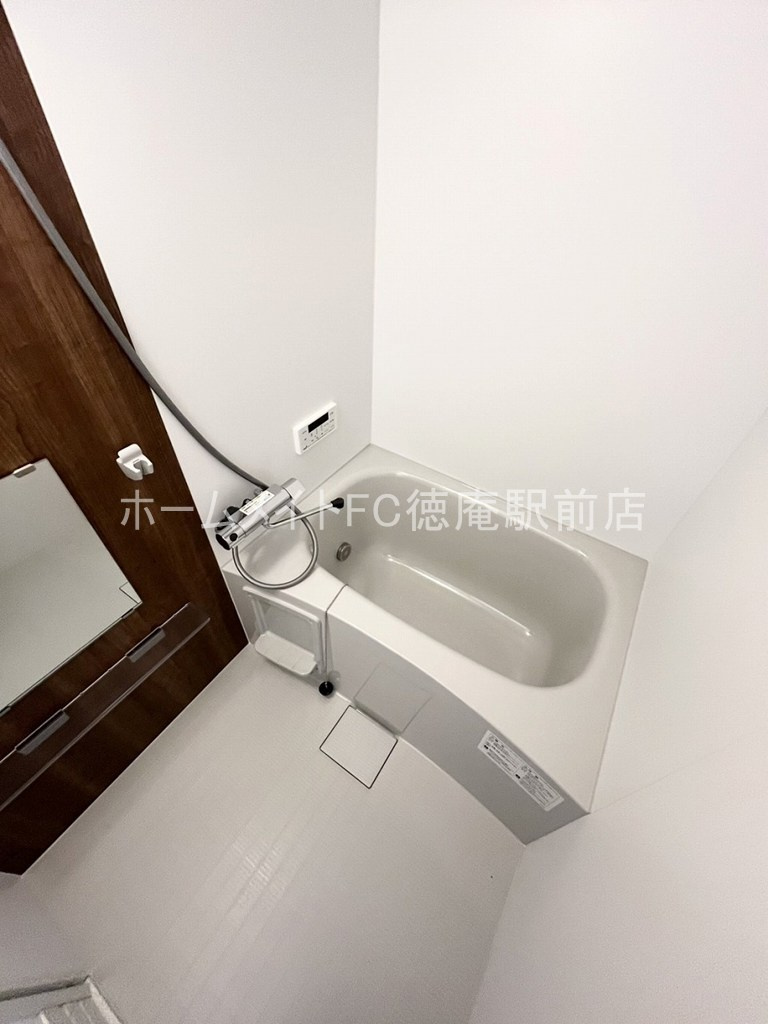 大阪市城東区諏訪４丁目のアパートの浴室