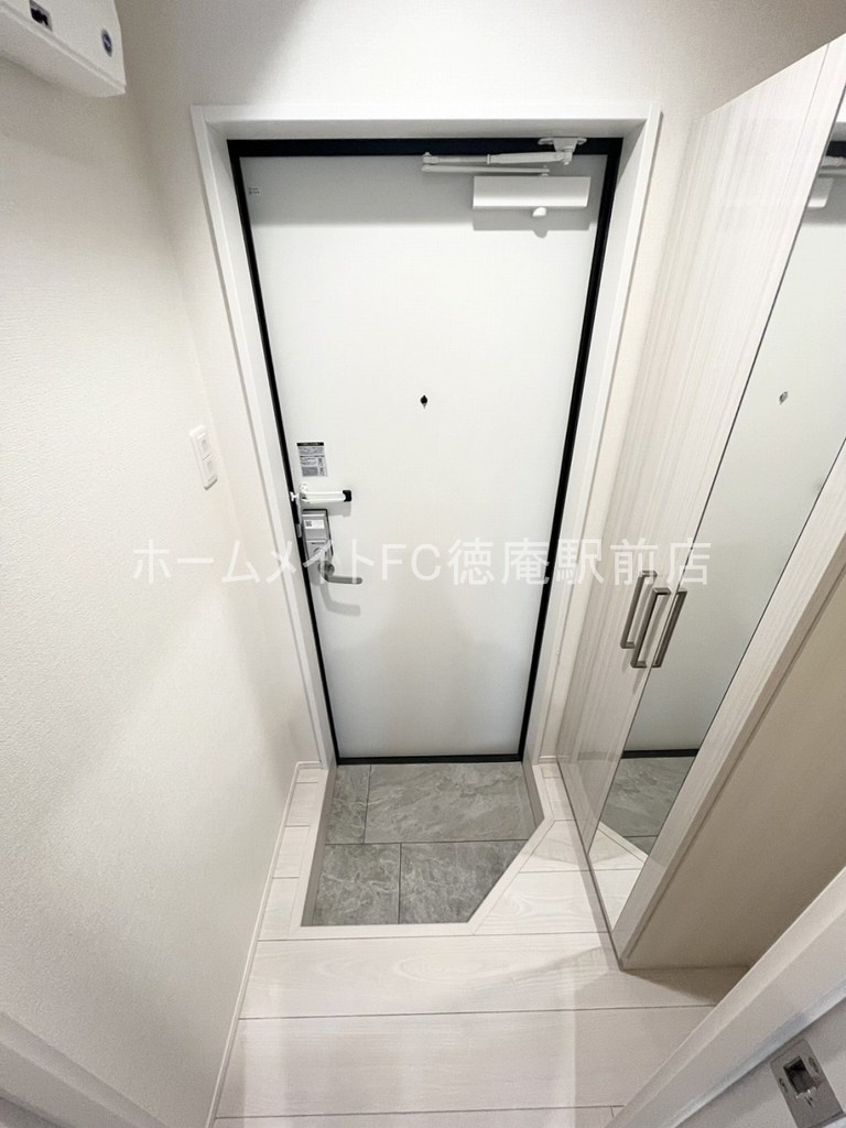 大阪市城東区諏訪４丁目のアパートの玄関