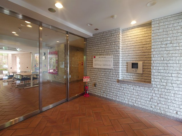 フラッツ鷺ノ宮のエントランス