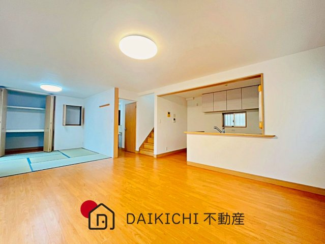 【居間・リビング】 | 鴻巣市宮地5丁目　中古戸建