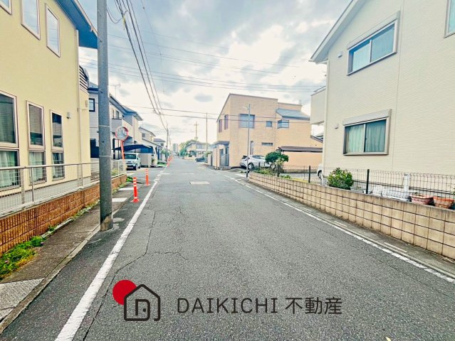 【前面道路含む現地写真】 | 鴻巣市宮地5丁目　中古戸建