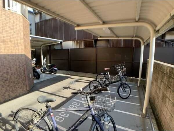 プレサンスNAGOYA桜通ビッグビート　名古屋市賃貸　仲介手数料無料の駐車場