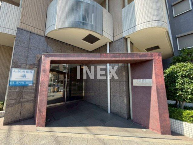 横浜市西区浅間町１丁目の賃貸マンションのエントランス