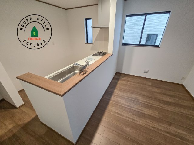 福岡市南区井尻3丁目第1-2棟（A号棟）のダイニング|キッチンから立ち込める香りが今日の料理を期待させます。