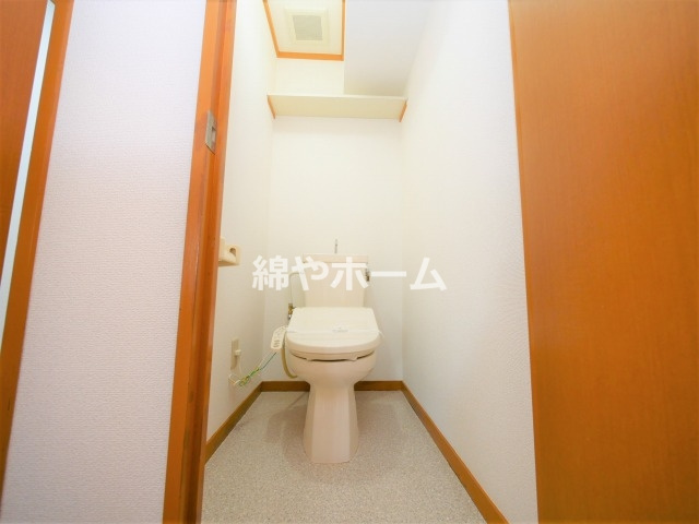 クリスタルアークのトイレ|落ち着いた色調のトイレです