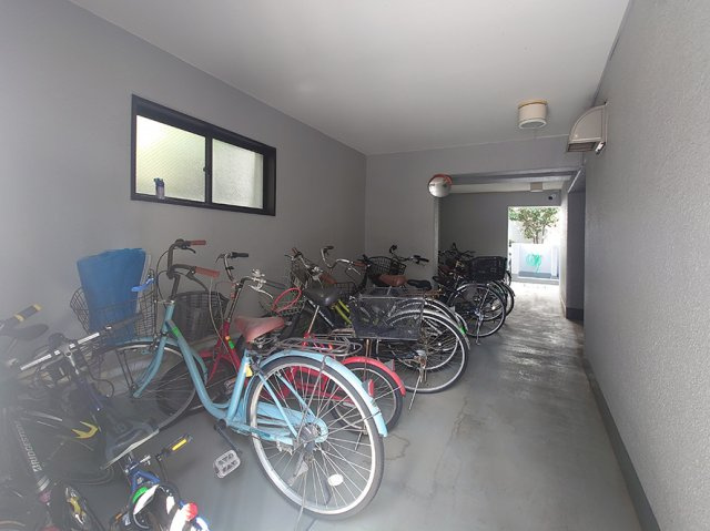 セザール鷺宮の駐輪場