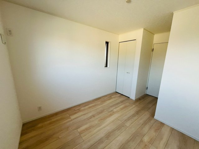 【Ｃｒａｄｌｅ Garden】　野田市七光台　第１８　全7邸の洋室|〇４号棟　洋室　5.5帖〇
お子様ひとりひとりにお部屋を持たせることができます♪
2025年11月撮影
