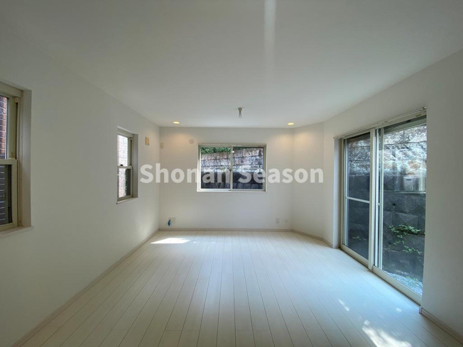 【居間・リビング】 | 既存住宅瑕疵保険付き＆建物2年保証など、住み始めてからも安心のサポートがございます。