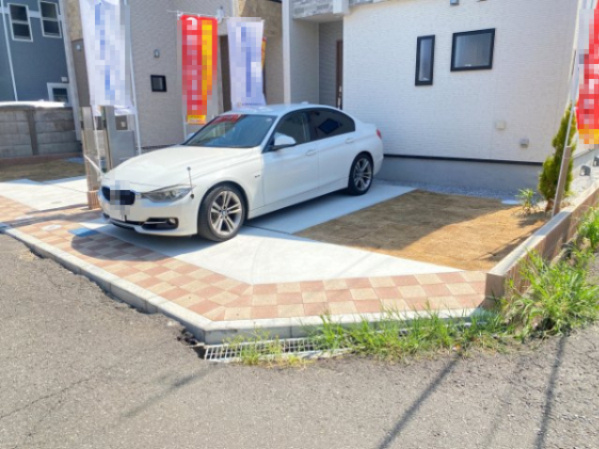 祝　成約済み　八王子市　中野上町　新築戸建ての駐車場|～仲介手数料無料☆八王子ひなた不動産～　八王子市中野上町　新築戸建て