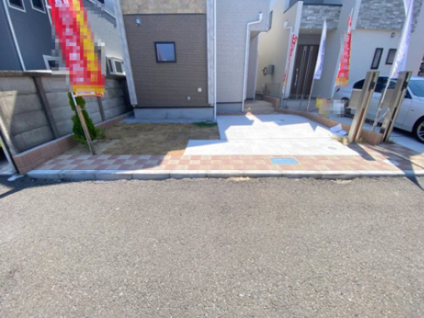 祝　成約済み　八王子市　中野上町　新築戸建ての駐車場|～仲介手数料無料☆八王子ひなた不動産～　八王子市中野上町　新築戸建て
