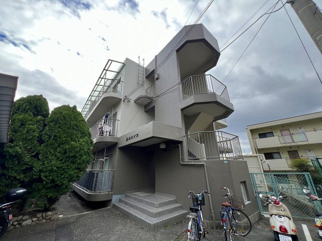 昌永ハイツの外観