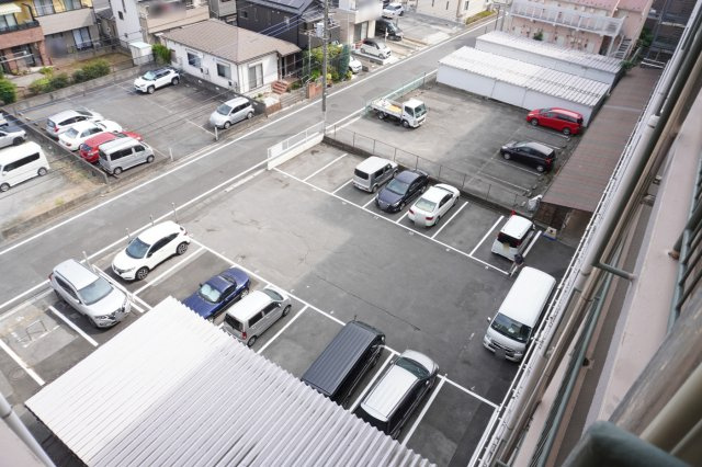 日東マンションサンシャイン谷塚の駐車場