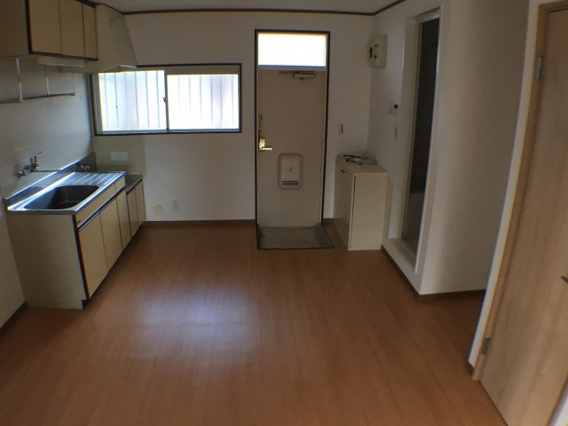 コーポアイリスのキッチン|コンパクトなキッチンで掃除もラクラク