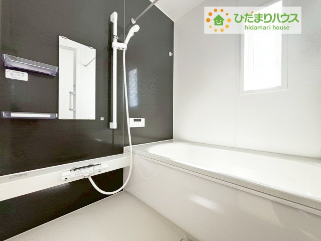 いわき市好間町中好間第3　新築戸建　2号棟の浴室|"何歳まで一緒に入ってくれるだろうか・・・。
広いお風呂は、お子様と一緒に入るバスタイムがより楽しくなります。"