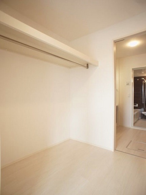 【収納】 | シャルムB | ウォークスルークロゼット付きでお部屋はスッキリ♪