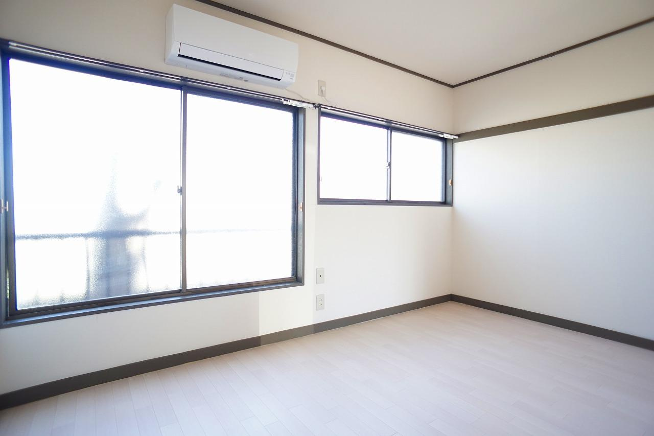 カズハイツの居間・リビング|反転同タイプ