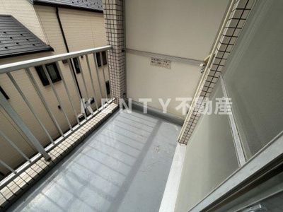 【バルコニー】 | 小泉マンション | 暖かな日差しのふりそそぐバルコニー