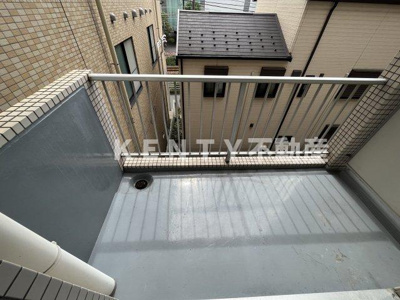 【バルコニー】 | 小泉マンション | 陽当たり良好なバルコニーです