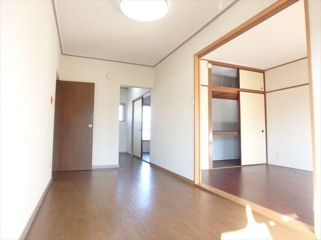 ユーナンハイツの洋室