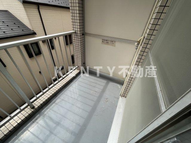 【バルコニー】 | 小泉マンション | 暖かな日差しのふりそそぐバルコニー