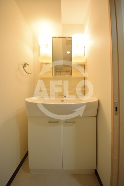 ディオレクレスト東心斎橋の独立洗面台|ディオレクレスト東心斎橋　独立洗面台