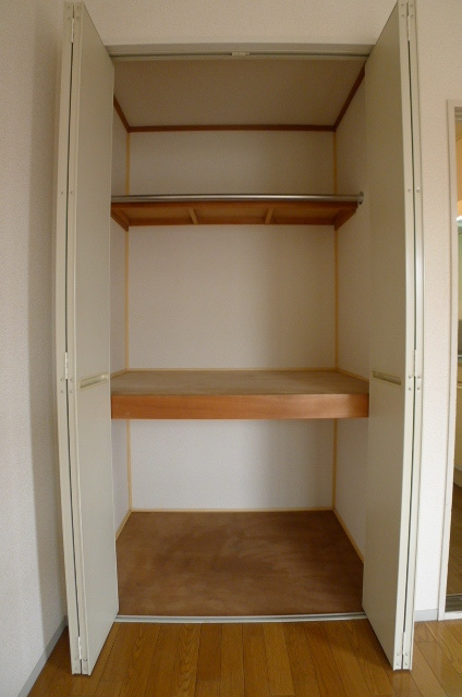 メゾンジュネスの収納|201号室のお写真です。