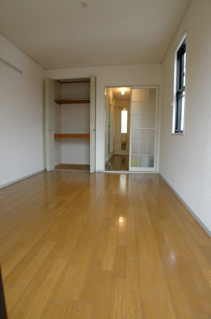 メゾンジュネスの居間・リビング|201号室のお写真です。