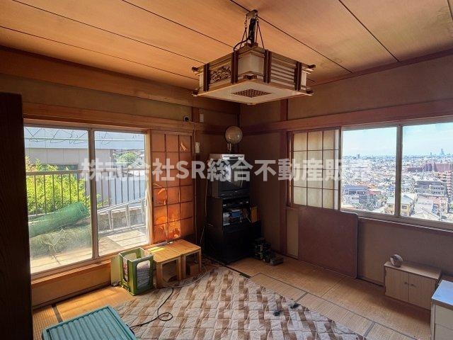 東石切町6丁目中古戸建の和室|2面採光の明るいお部屋です！