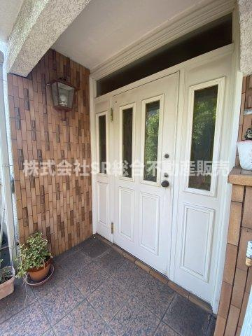 東石切町6丁目中古戸建の玄関|玄関広めです！